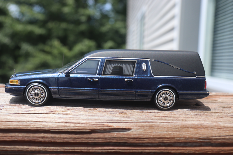 Illustration for article titled 1/43 Lincoln Town Car Landau Hearse